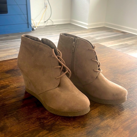 Short brown booties, size women’s 7! - Picture 1 of 5